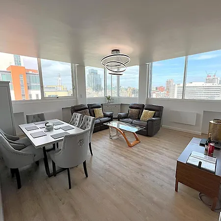 The Penthouse Of Opulence Centre Apartment *